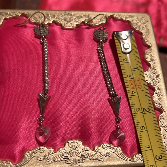 Betsy Johnson Arrow Heart pierced Earrings - Picture 6 of 8